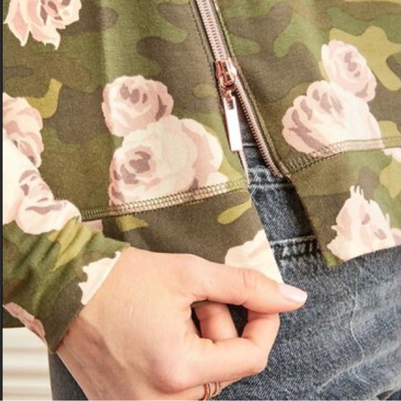 Stella & Dot Crush It Pullover - Picture 2 of 9